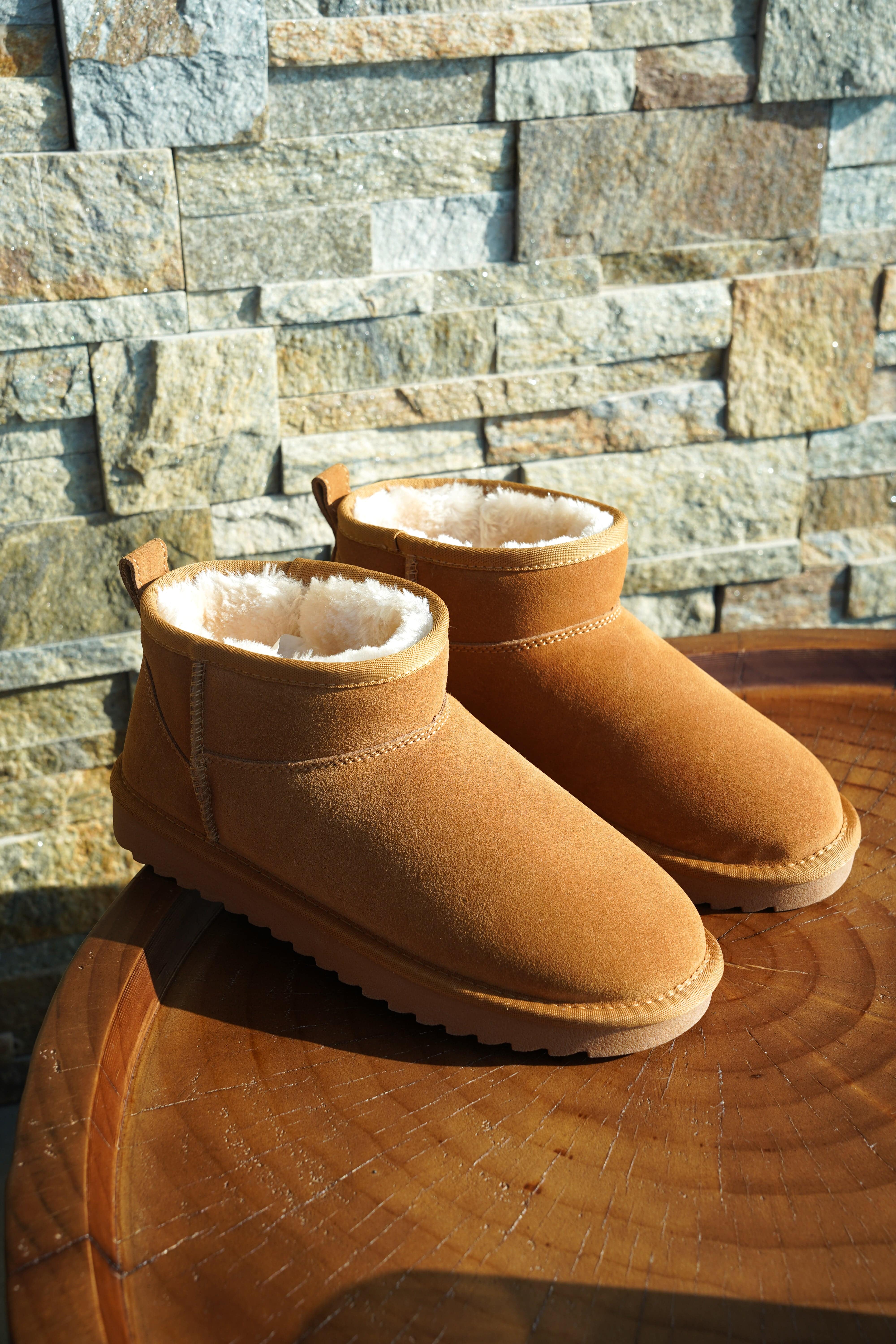 Brown suede Hippy ankle boots, water-resistant winter boots with faux fur lining and memory foam insole.