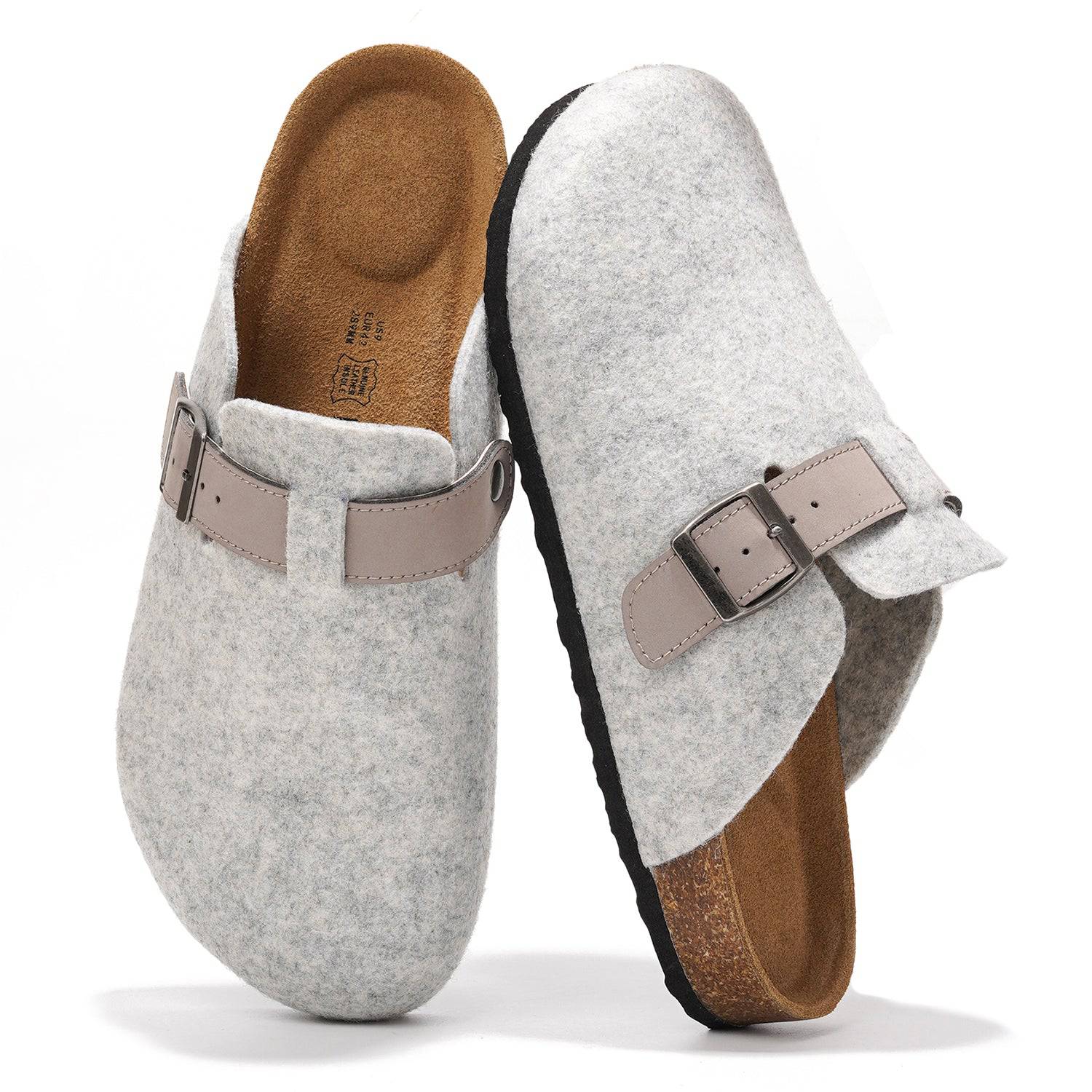 Gray felt men's clogs with buckle detail and cork footbed. Brooklyn style, featuring genuine leather details for comfort.