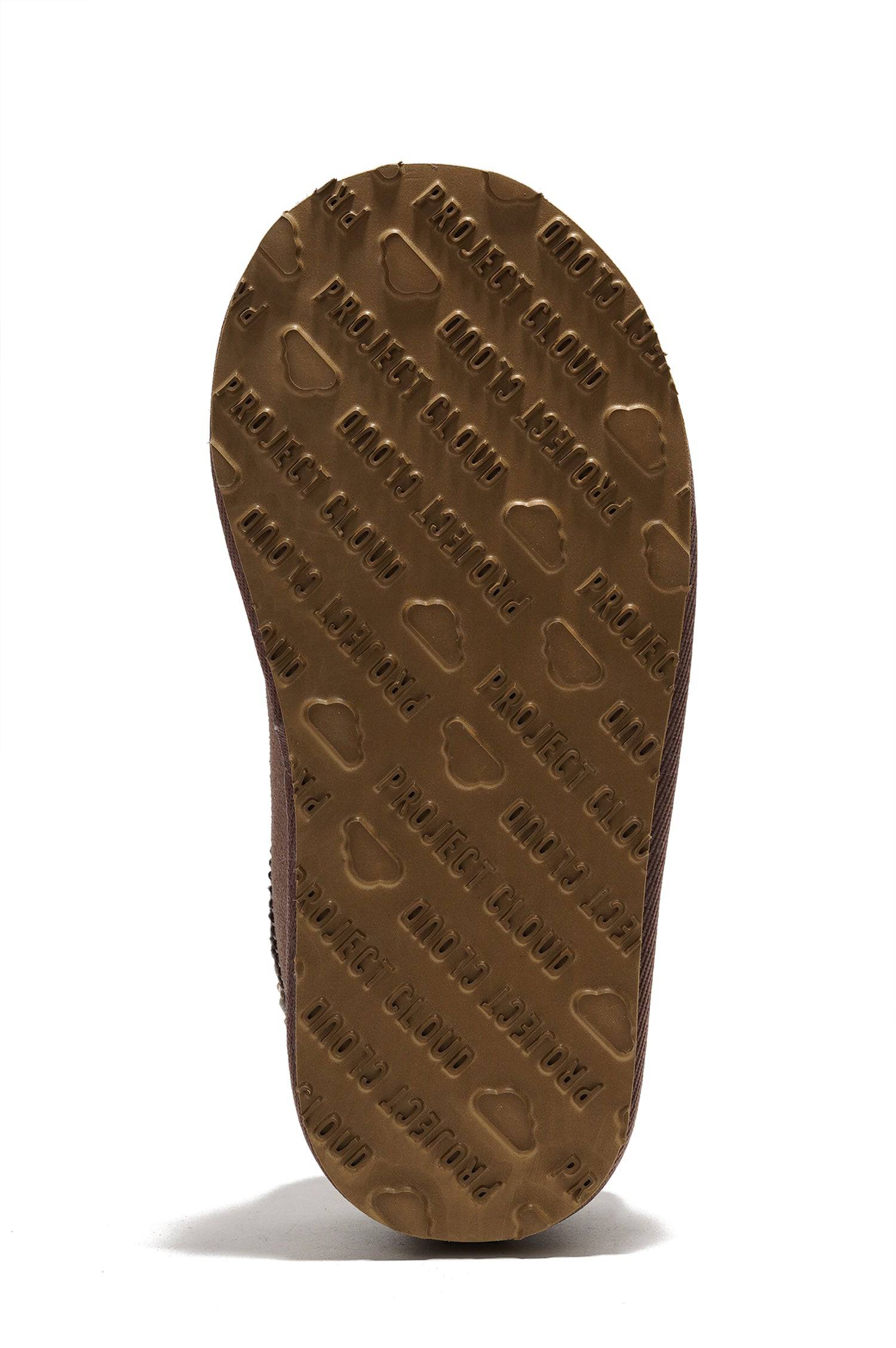 Project Cloud kids' shearling slipper sole with non-slip design. Features brand logo and cloud imprint.