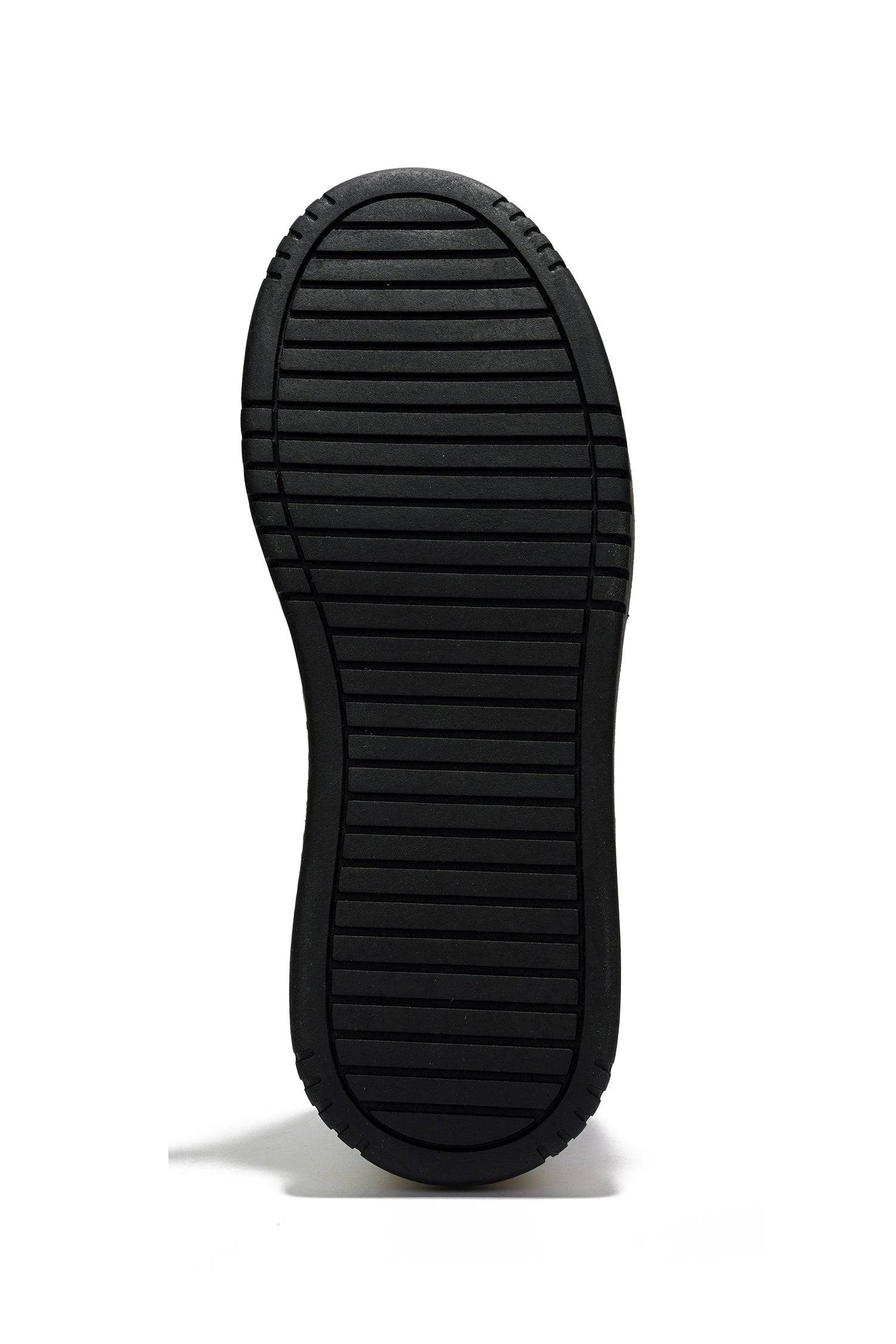 Black rubber sole of Kiki sneakers, providing traction. Comfortable and stylish Dunks women's footwear.