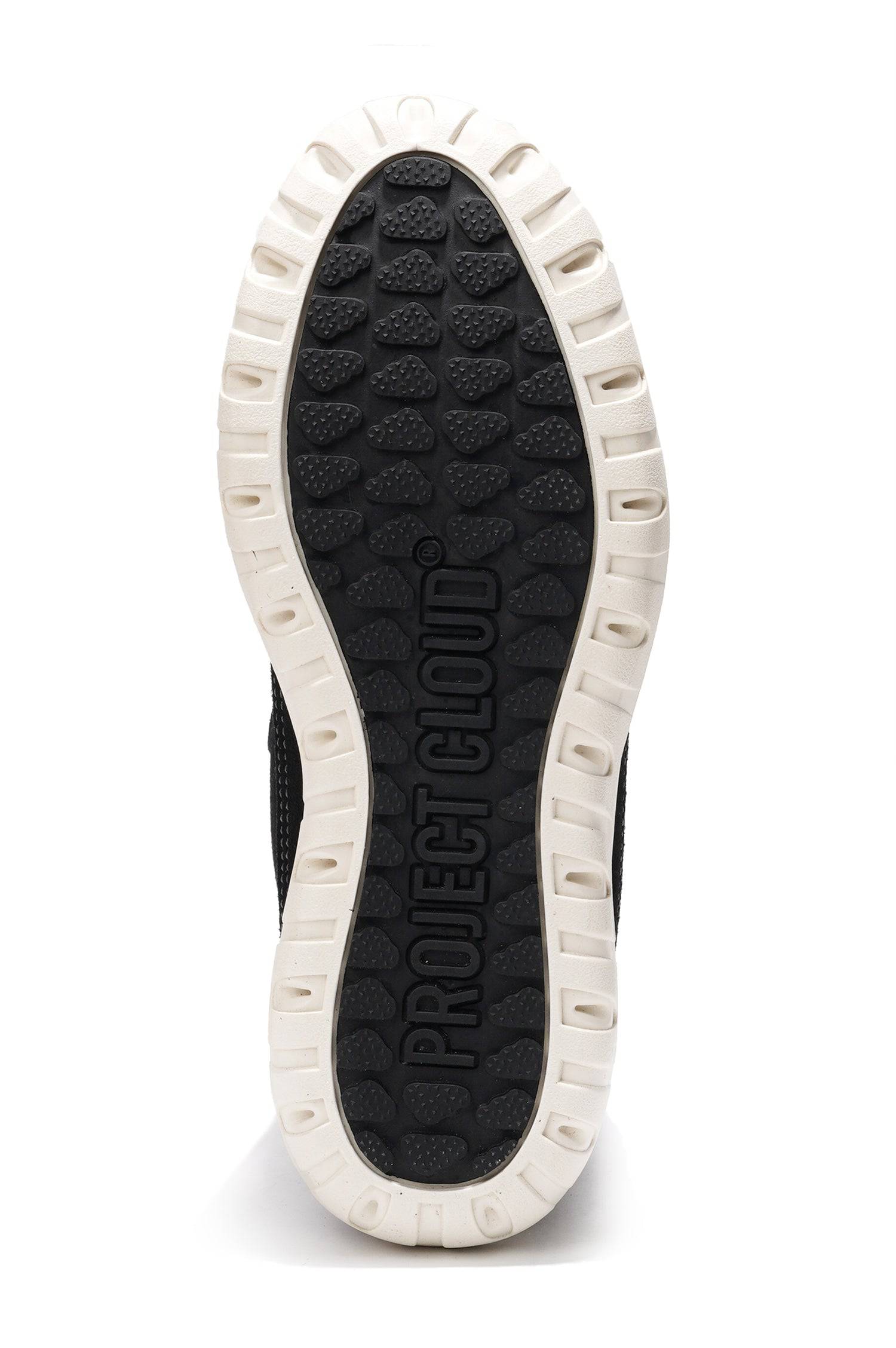 Project Cloud Leonora snow boot sole. Non-slip, waterproof design, featuring the brand name