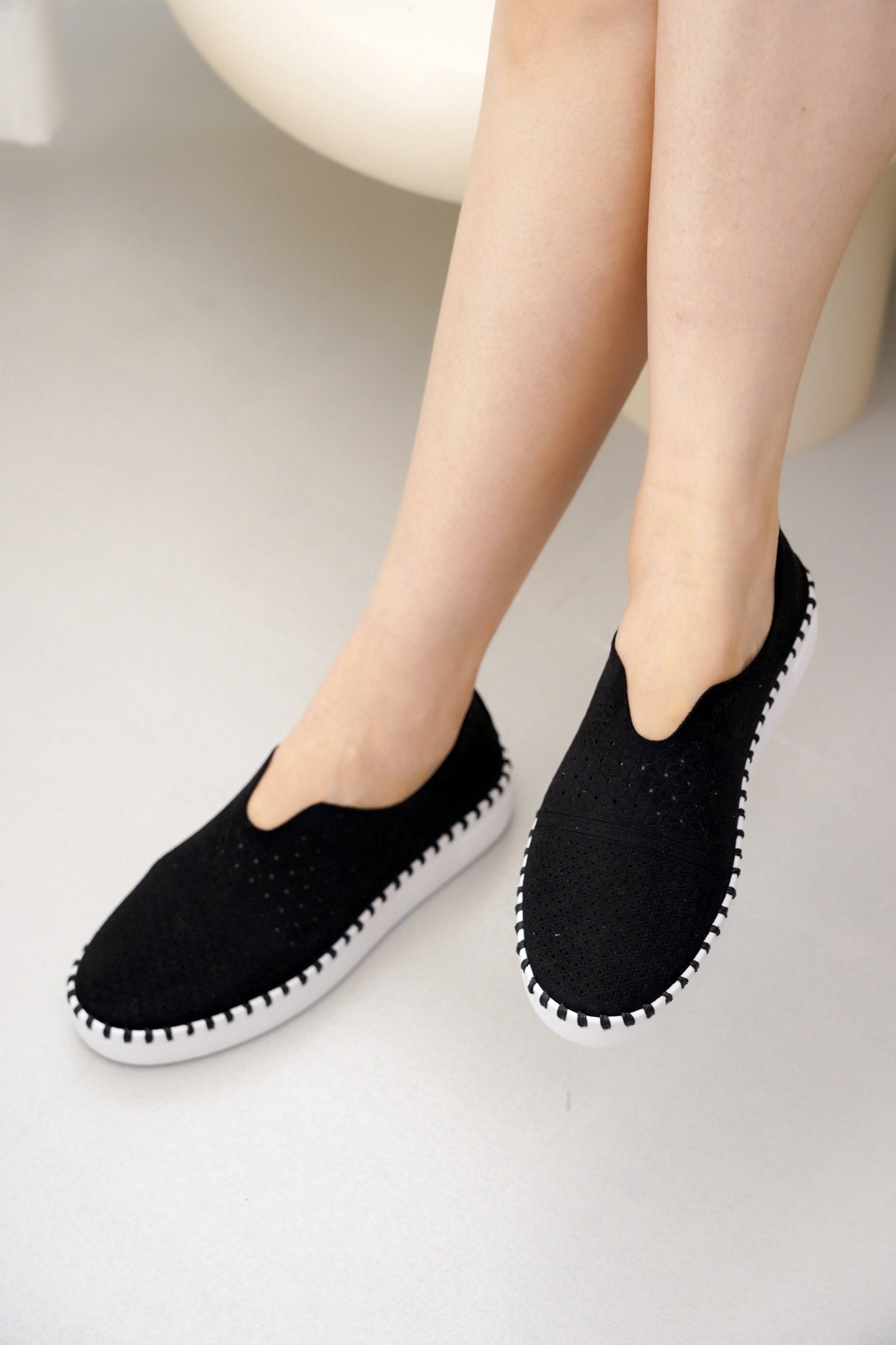 Project Cloud Aster Black Slip-on Sneakers, breathable knit upper, white sole, sockless wear