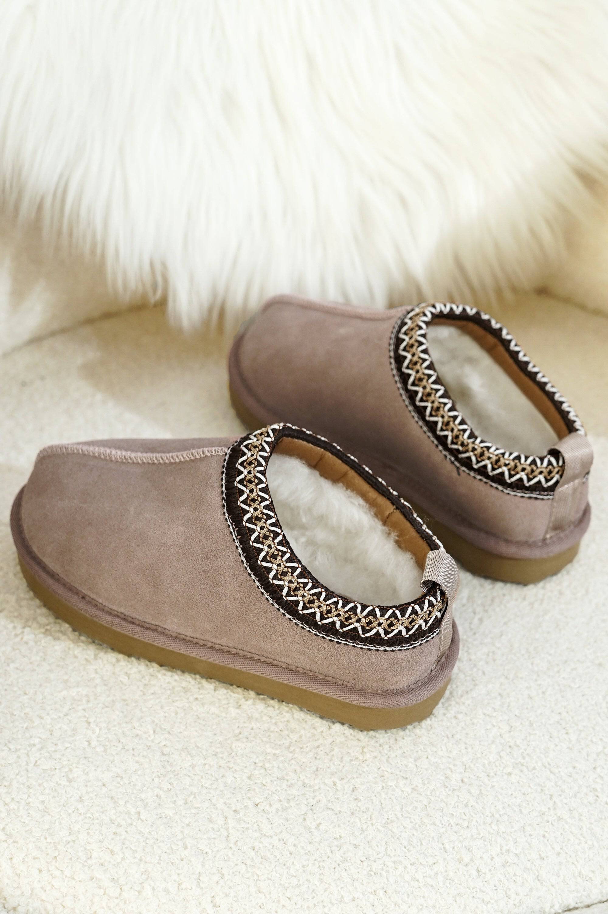 Project Cloud Kids' Dream Warm taupe shearling slippers with decorative trim.