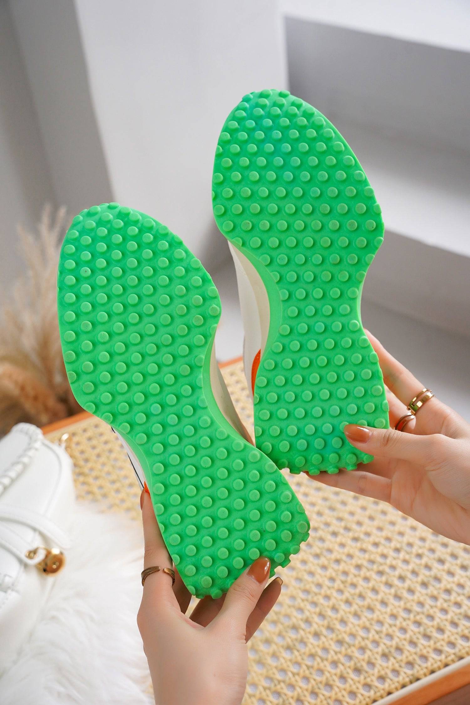 Lecco sneaker sole, green anti-slip. Project Cloud women's shoes, traction and stability.
