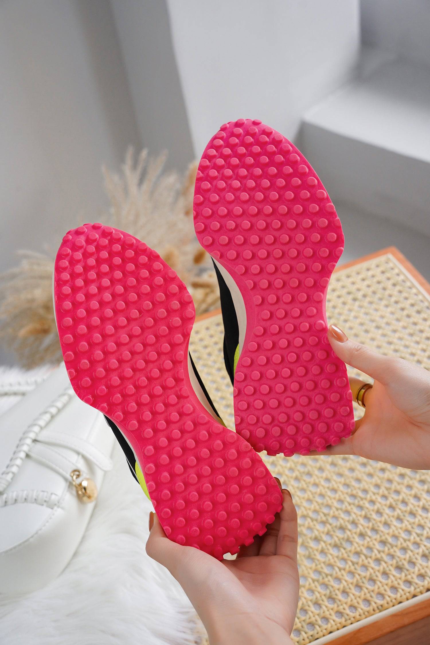 Close-up Lecco sneakers' pink anti-slip sole, traction and stability, showing design detail.