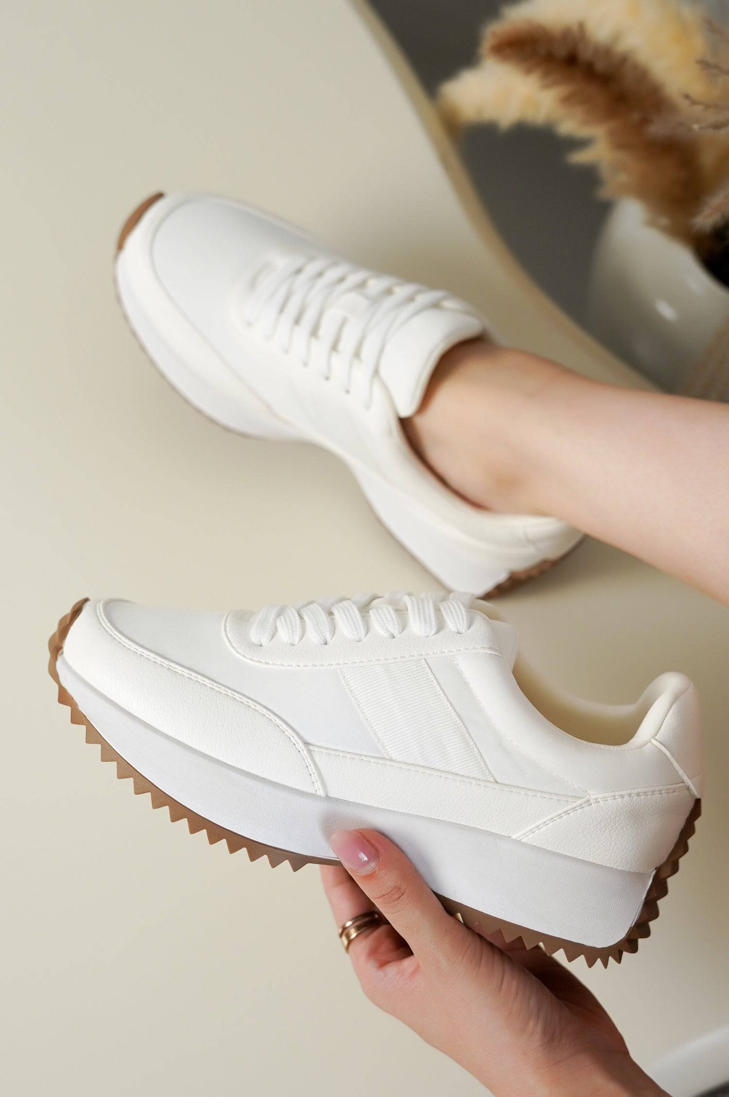 White Project Cloud Serena sneakers, lace-up, memory foam, brown sole. Stylish and comfortable.